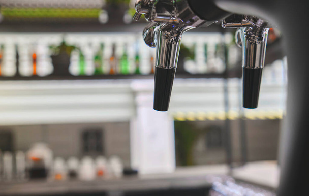 Draft beer dispensers inside the Pub, selective focus - Foto, Bild