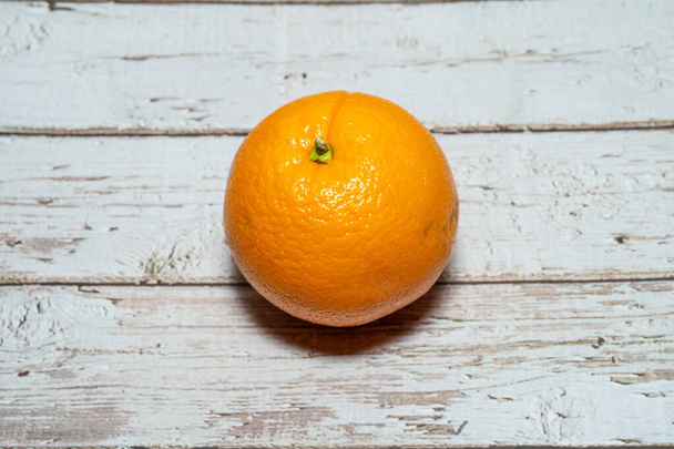 Orange is a hybrid between pomelo (Citrus maxima) and mandarin (Citrus reticulata) - Foto, Imagen