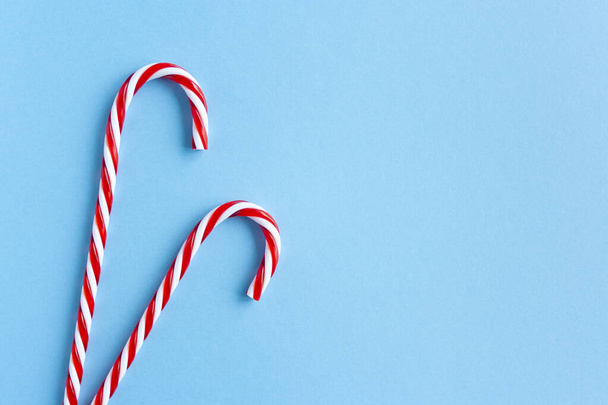 Christmas candy canes and fir branches flat lay - Foto, immagini