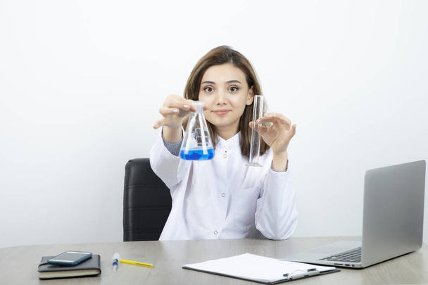 young woman scientist at laboratory - Zdjęcie, obraz