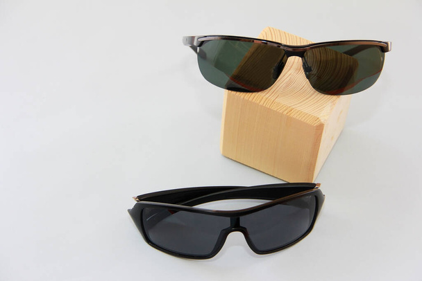 sluneční brýle s plastovými rámečky s čočkami - Fotografie, Obrázek