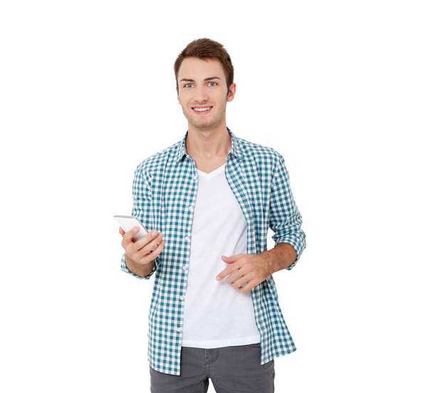 Vonzó férfi nyári ruhák használ okostelefon - Fotó, kép