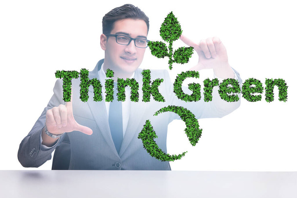Piense concepto ecológico verde con hombre de negocios - Foto, imagen