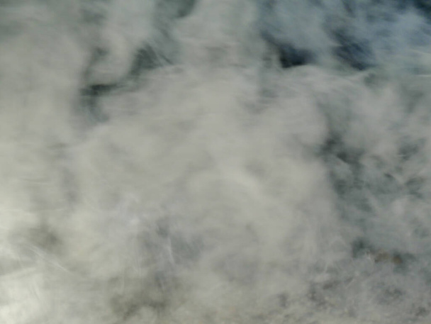 Siyah arkaplan dumanının soyut arkaplan resmi. - Fotoğraf, Görsel