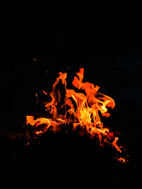 Imagem de fundo abstrato de chamas sobre fundo preto. - Foto, Imagem