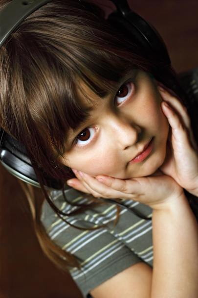 Adorable five year old wearing headphones. - Zdjęcie, obraz
