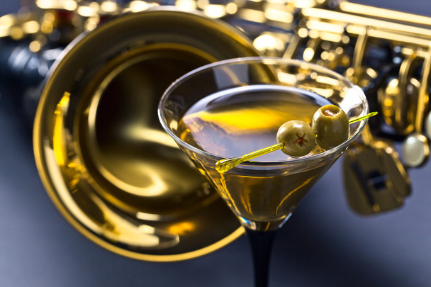 Martini und Saxophon - Foto, Bild