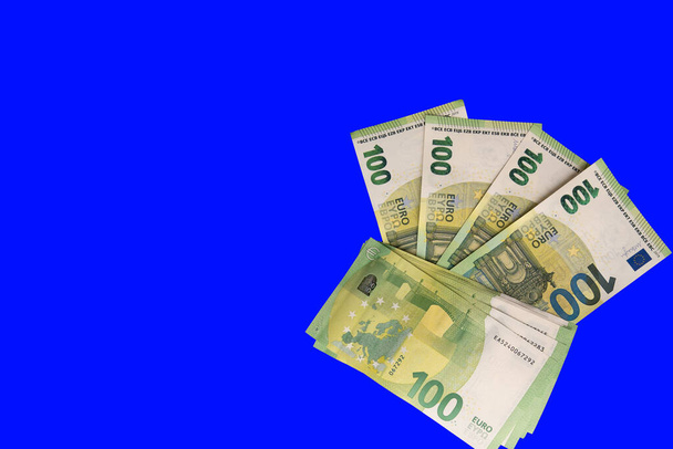 Details in 100 Euro biljetten - Europa Geld Fotografie met blauwe achtergrond voor uitgesneden - Foto, afbeelding