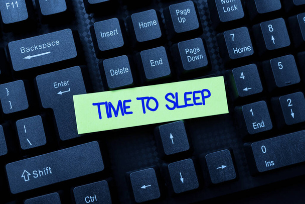 Текстовий заголовок, що показує час, щоб спати. Інтернет-концепція природний період сну або перебування в стані бездіяльності Інтернет-перегляд і дослідження, створення контенту блогу, надсилання нових повідомлень
 - Фото, зображення
