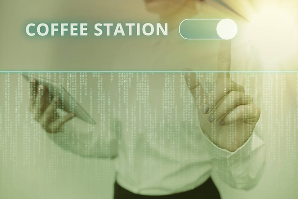 Mesaj, ilham veren kahve istasyonunu gösteriyor. Kavram, genellikle sıcak içecekler sunan küçük, gayri resmi bir restoran anlamına gelir. Kopya alanı ile ilham verici iş teknolojisi kavramı. - Fotoğraf, Görsel