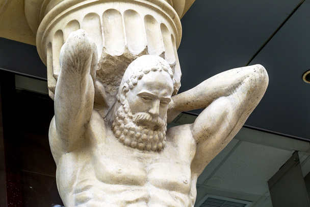 Antigua escultura de mármol antiguo cielo atlas sostiene
 - Foto, imagen