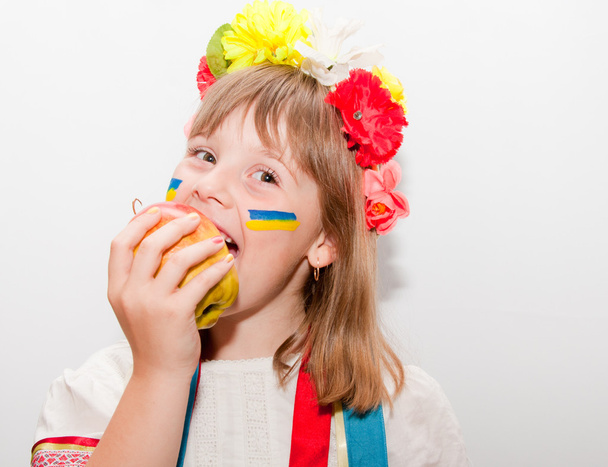 dziewczynka jedzenie soczyste jabłko - Zdjęcie, obraz
