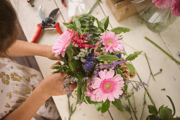 Blumenwerkstatt, Gestecke für frische Blumen - Foto, Bild