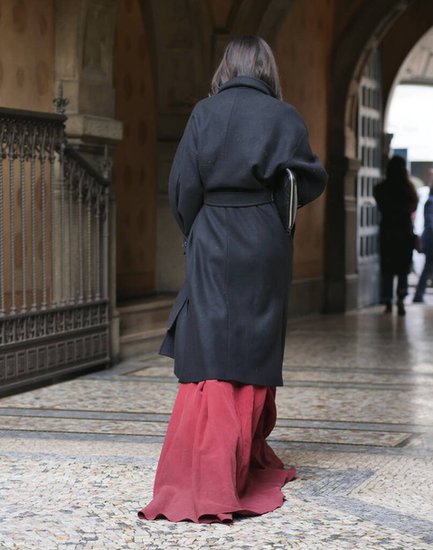 Show girl Michela Coppa street style outfit après le défilé de Calcaterra lors de la fashion week milano collections femme! - Photo, image