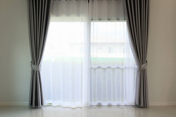 Интерьер окна занавески в гостиной - Фото, изображение