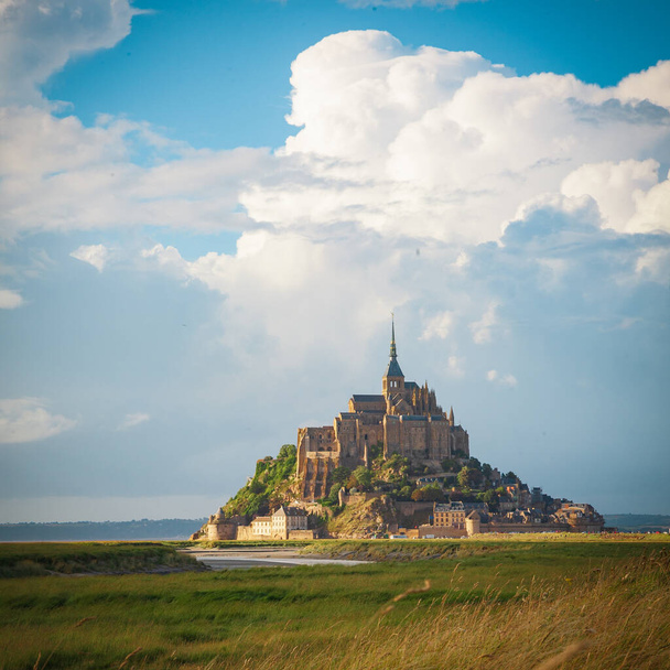 Le Mont Saint-Michel kilátás Normandiában, Franciaországban - Fotó, kép