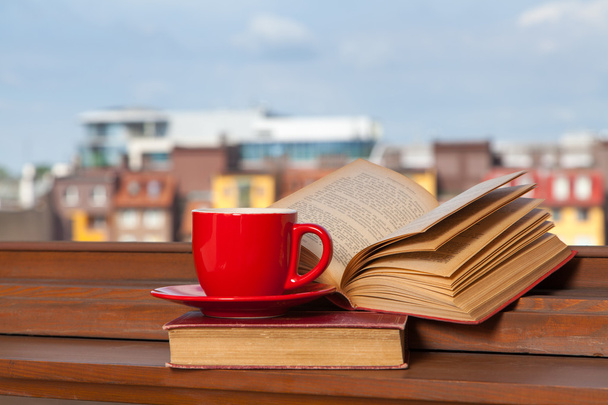 Livros e um copo de café
 - Foto, Imagem