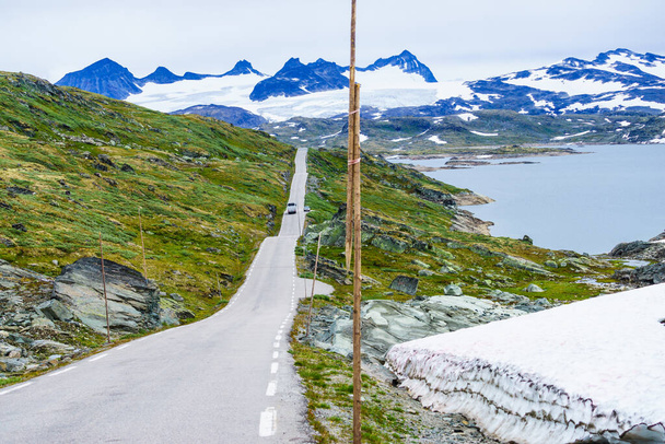 Asphalt road in norwegian mountains, Sognefjellet tourist route, Norway - Фото, изображение