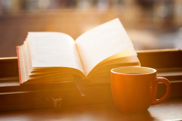 Livres et une tasse de café
 - Photo, image
