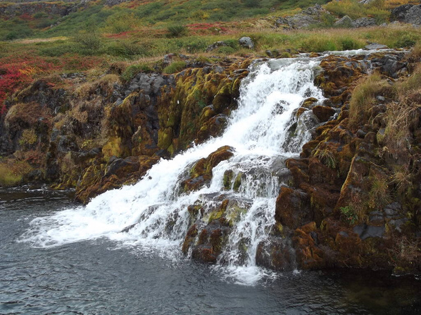 smal hundafoss jest dolną częścią wodospadu dynjandi na wyspie - Zdjęcie, obraz