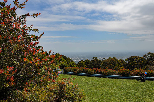 Σκάι Χάι Μάουντ Νταντενόνγκ. 26 Παρατηρητήριο Rd, Mount Dandenong VIC 3767. Αυστραλία. 3 Ιανουαρίου 2014. Θέα από ψηλά προς τη γύρω περιοχή.  - Φωτογραφία, εικόνα
