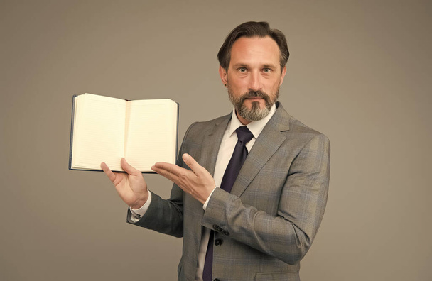 accountant presenting accounting records. copy space in notebook. show the to-do list in diary. University lecturer. mature man reading business literature. bearded man in suit read book - Photo, Image