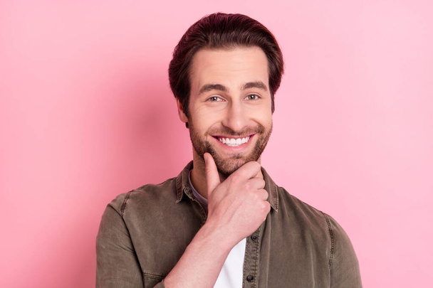 Photo of funny thoughtful young man wear brown shirt smiling arm chin isolated pink color background - Foto, Imagem