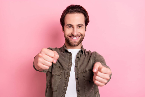 Photo of sweet funny young guy dressed brown shirt smiling imaging car driving isolated pink color background - Foto, Imagem