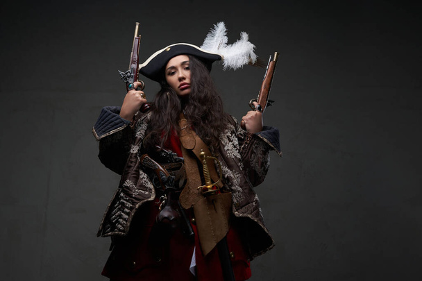 Barbaric woman pirate holding dual flintlock pistols - Foto, imagen