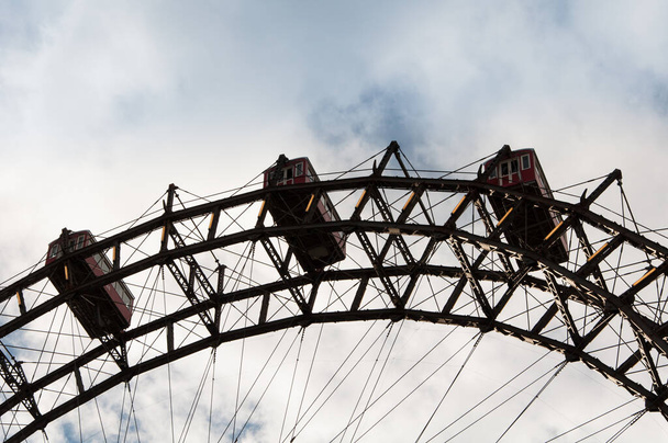 Vienna Giant Ferris Wheel at the entrance of the Prater amusement park in Leopoldstadt. - Φωτογραφία, εικόνα