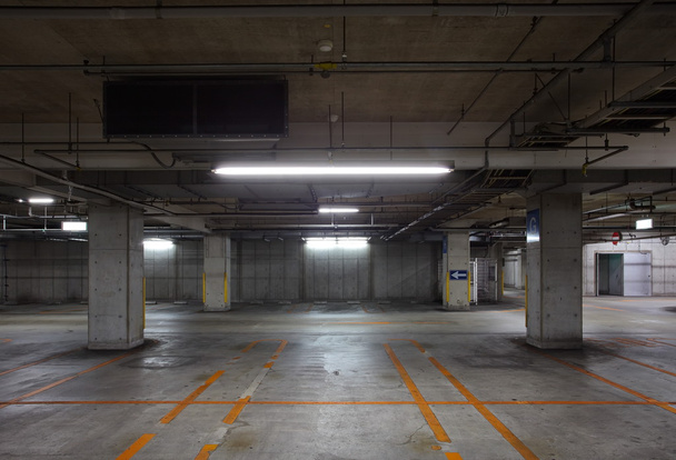 parkovací garáž podzemní interiér - Fotografie, Obrázek