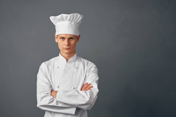 cuoco professionista in uniforme che lavora in un ristorante - Foto, immagini