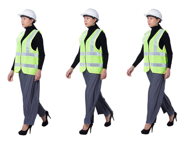 Collage longitud completa Figura caminando de los años 40 50 Asiático LGBTQIA + Mujer Ingeniero llevar traje de seguridad sombrero duro. Mujer caminar lado derecho y comprobar el sitio de construcción sobre fondo blanco aislado - Foto, Imagen