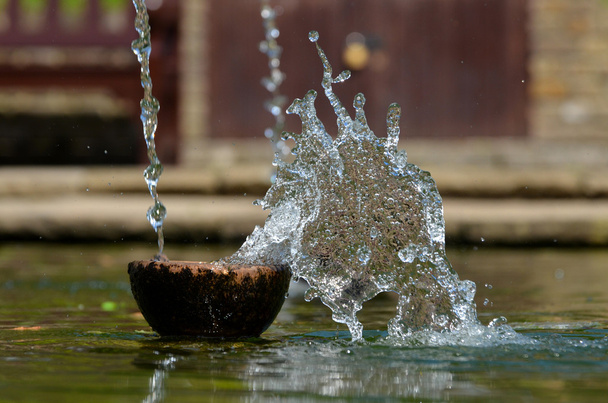 Jäädytetty vesi suihkulähteessä
 - Valokuva, kuva