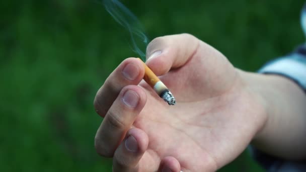 a man holding a cigarette butt - Felvétel, videó