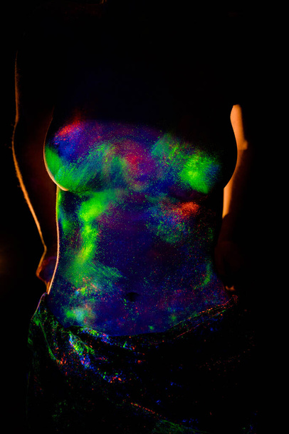 piękne miejsce neon ciało dziewczyna piersi w przestrzeni sztuka styl - Zdjęcie, obraz