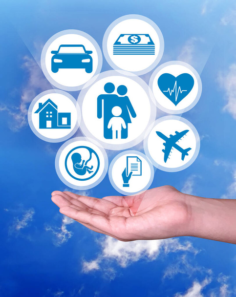 Icônes d'assurance main concept image pour les compagnies d'assurance ou liés à des articles d'assurance - Photo, image