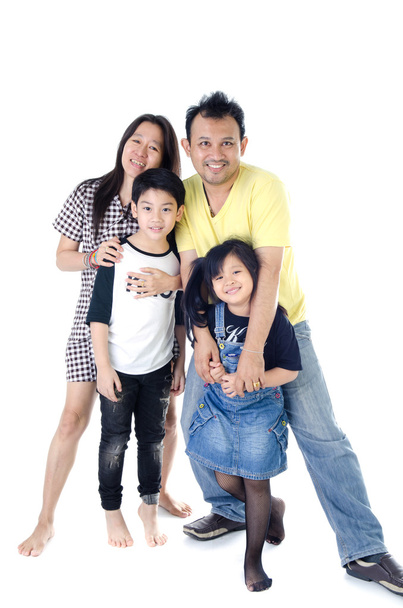 Счастливая азиатская семья - изолированы над белым
 - Фото, изображение