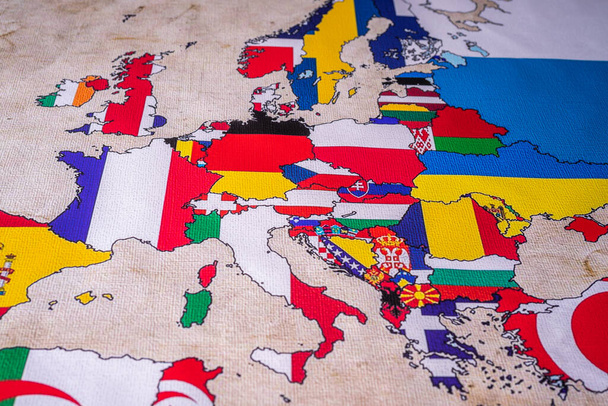 Χάρτης της Ευρώπης με σημαίες κρατών - Φωτογραφία, εικόνα