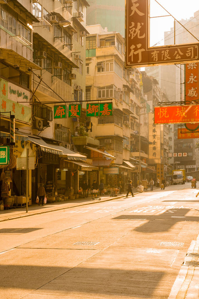 Sheung Wan, Hong Kong Adası, Hong Kong, Çin, Asya - Batı Hong Kong 'un geleneksel sokak manzarası. - Fotoğraf, Görsel