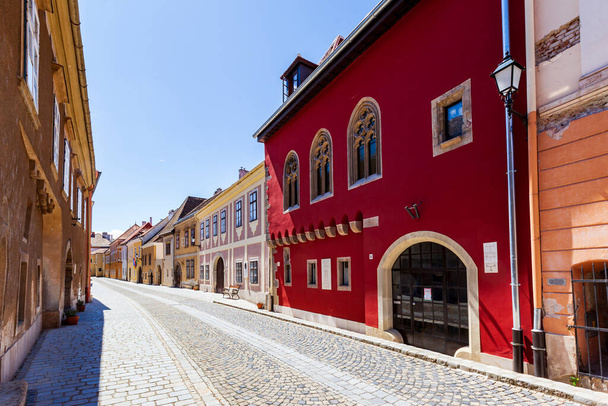 Sopron, Hungary - Jun 2 2019: The "Old Town " of historical. Sopron's down town is like it was 300-500 years ago. - Foto, imagen