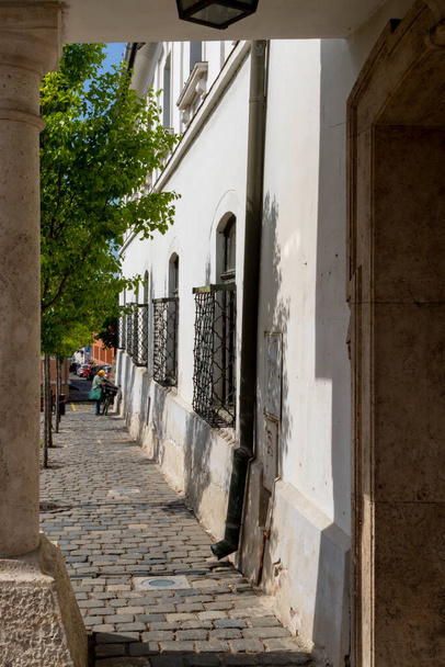 Sopron, Hongrie - 2 juin 2019 : La "vieille ville" de l'histoire. Le centre-ville de Sopron est comme il y a 300-500 ans. - Photo, image