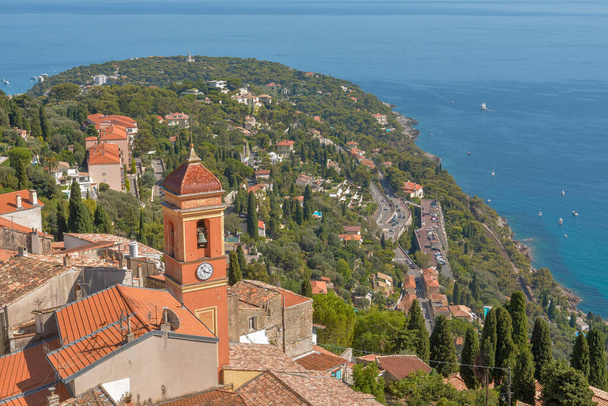 Dorp Roquebrune-Cap-Martin aan de Middellandse Zeekust bij Monaco. - Foto, afbeelding