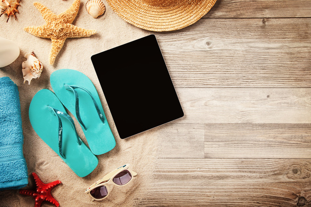 Summer concept with tablet and accessories - Foto, Bild