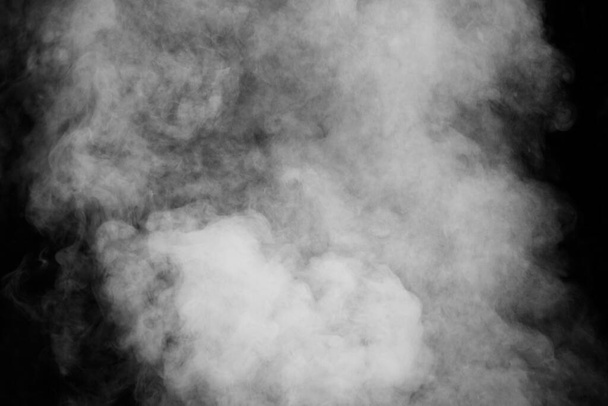 movimento fumo di fuoco bianco su sfondo nero  - Foto, immagini