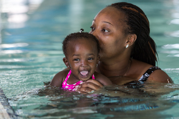 малюкової плавальний уроки
 - Фото, зображення