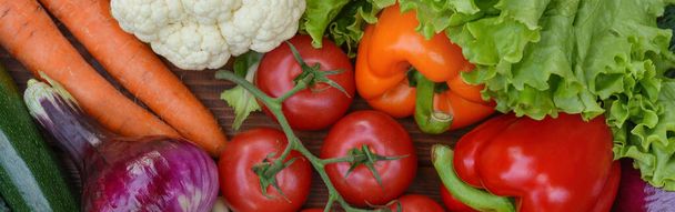 Красочный набор органических продуктов питания. Свежие сырые овощи. Здоровое питание. Баннер - Фото, изображение