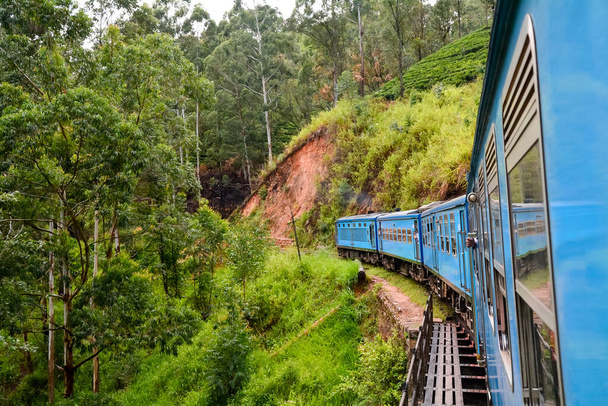 Train from colombo to badulla in highlands of srilanka - Fotoğraf, Görsel