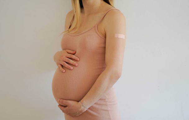 Zaszczepione kobiety w ciąży w trzecim trymestrze ciąży - Zdjęcie, obraz