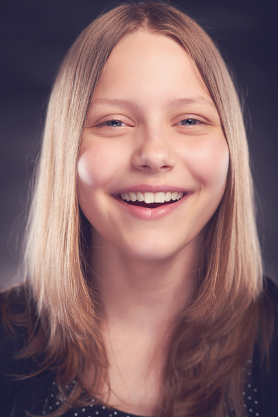 Teen girl laughing - Foto, immagini